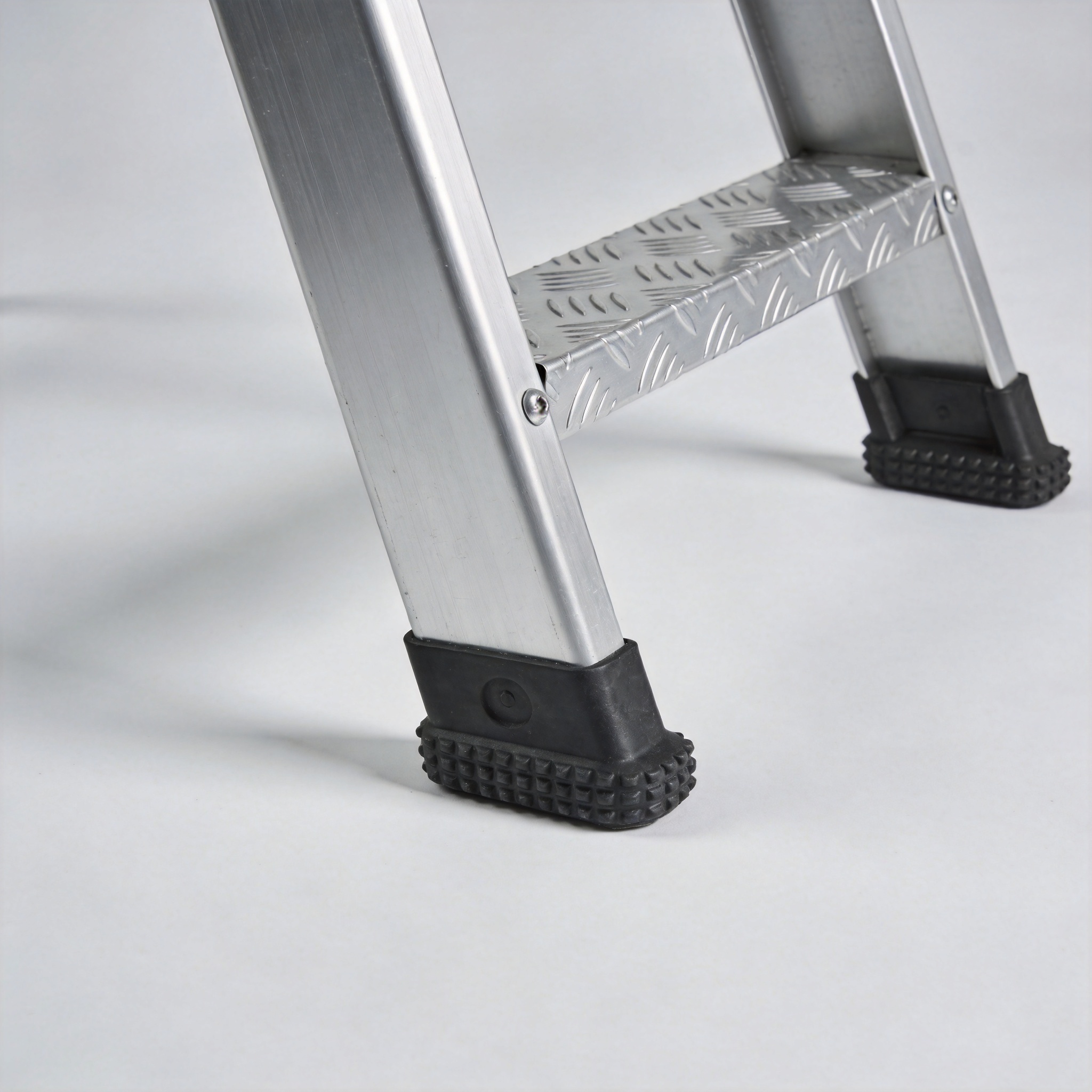 anti-slip-design-aluminum-ladders